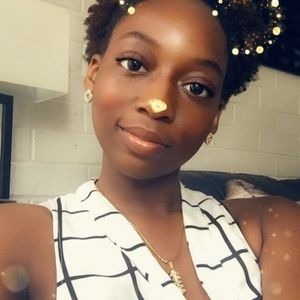 Meet your Posher, Adeola